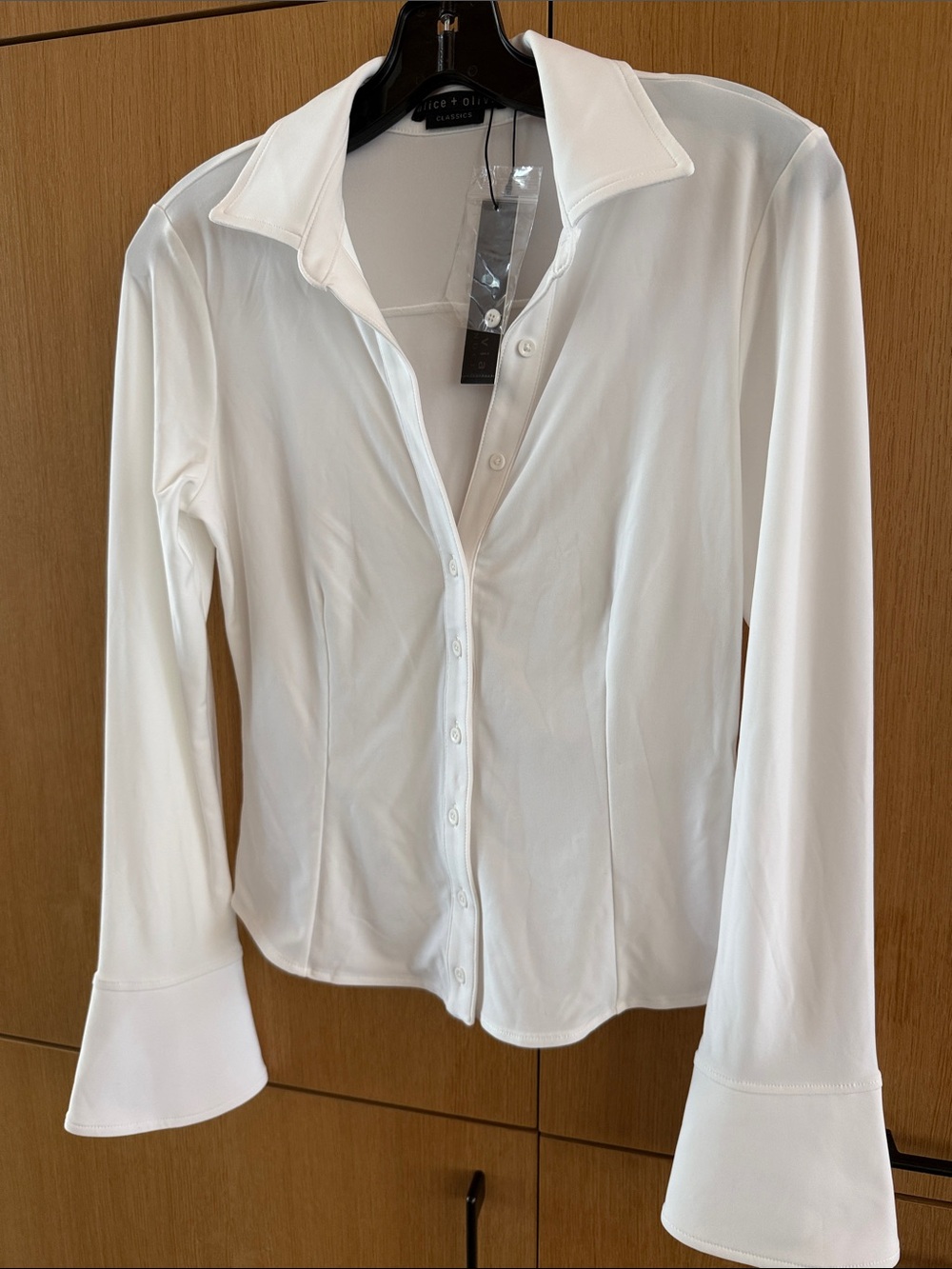 Alice and Olivia FREYA BUTTON DOWN TOP White Color Size Small NWT - Picture 4 of 9